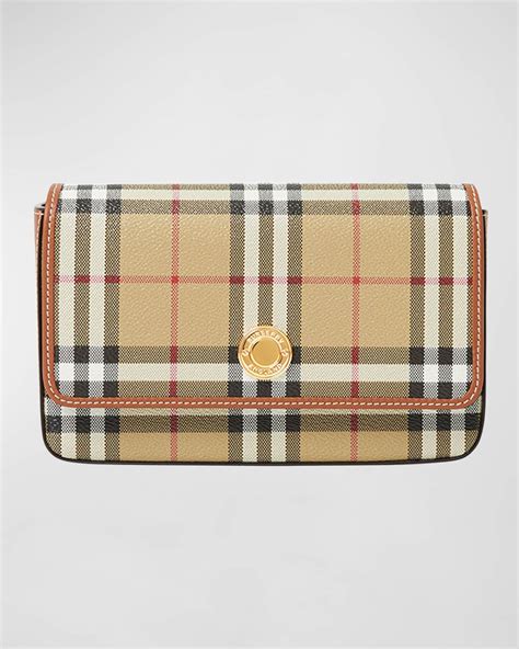 burberry hampshire check flap.